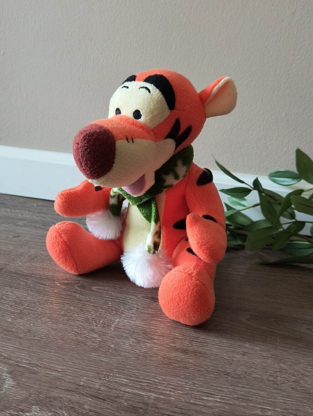 Disney Tiger Plush Musical Christmas Toy Dashing Through The Snow Just Play